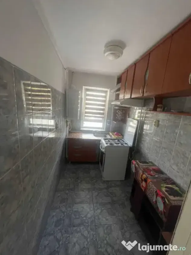 Inchiriez apartament 3 camere zona ostroveni
