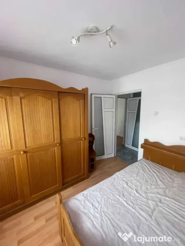 Inchiriez apartament 3 camere zona ostroveni