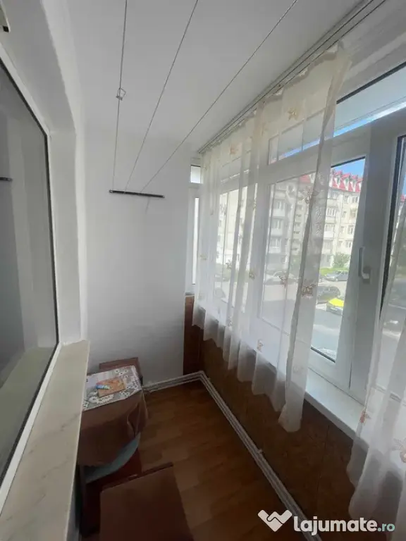 Inchiriez apartament 3 camere zona ostroveni