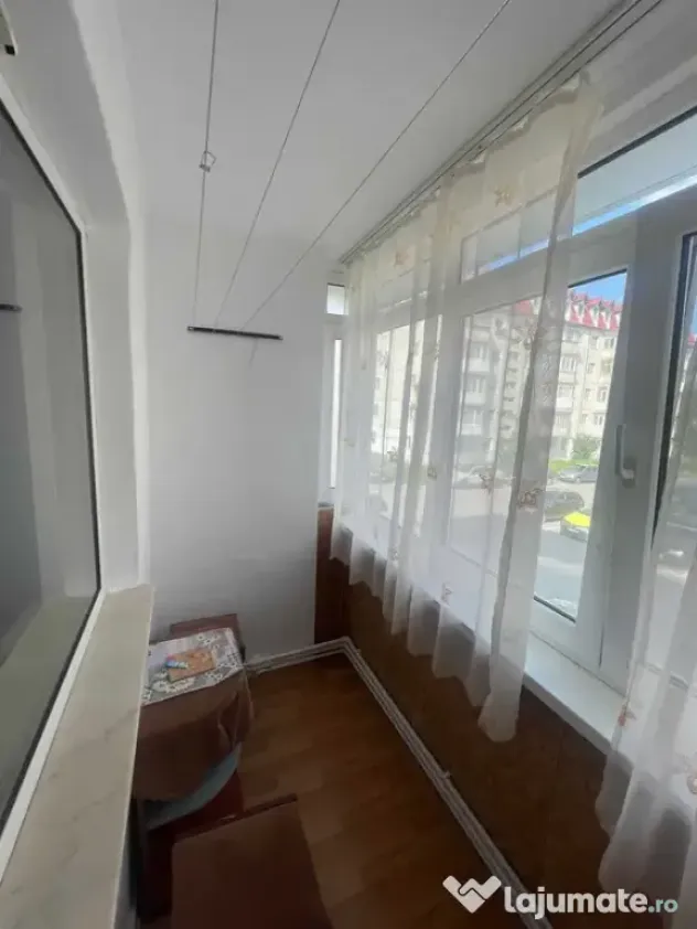 Inchiriez apartament 3 camere zona ostroveni