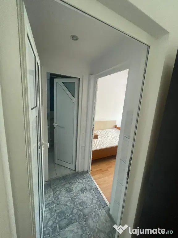 Inchiriez apartament 3 camere zona ostroveni