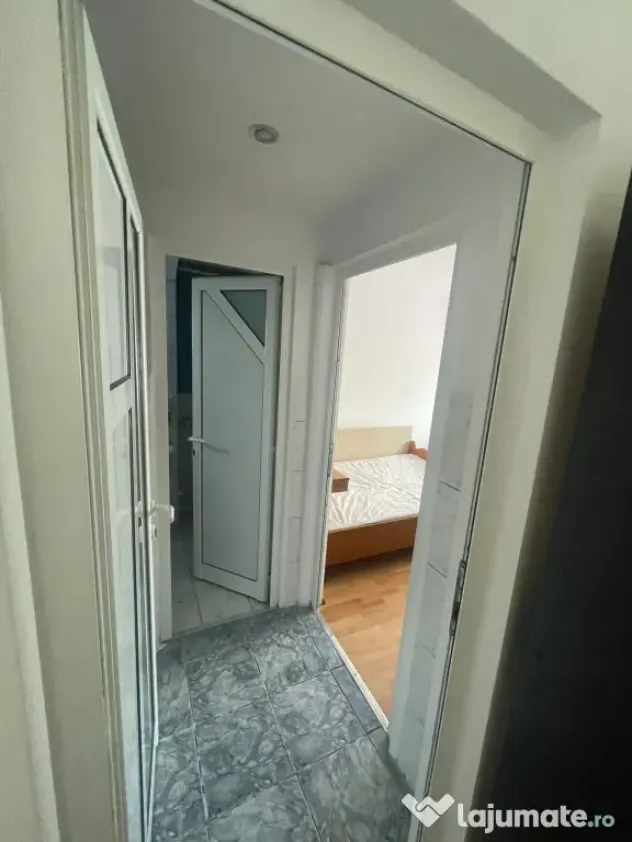 Inchiriez apartament 3 camere zona ostroveni