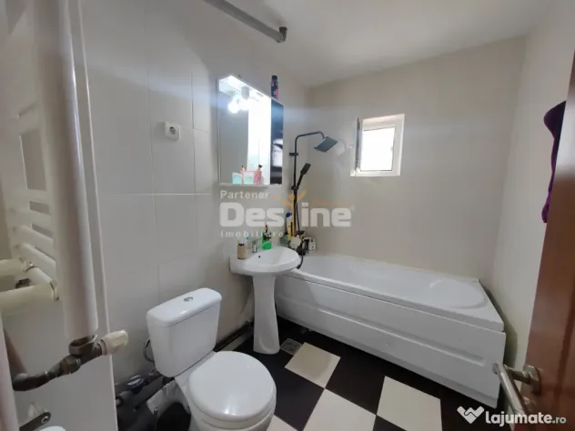 Apartament 3 camere DECOMANDAT 76 mp - cartier NICOLINA