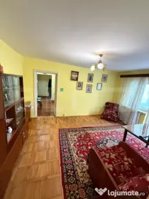 Apartament 3 camere, etaj 1, zona Profi Zamca