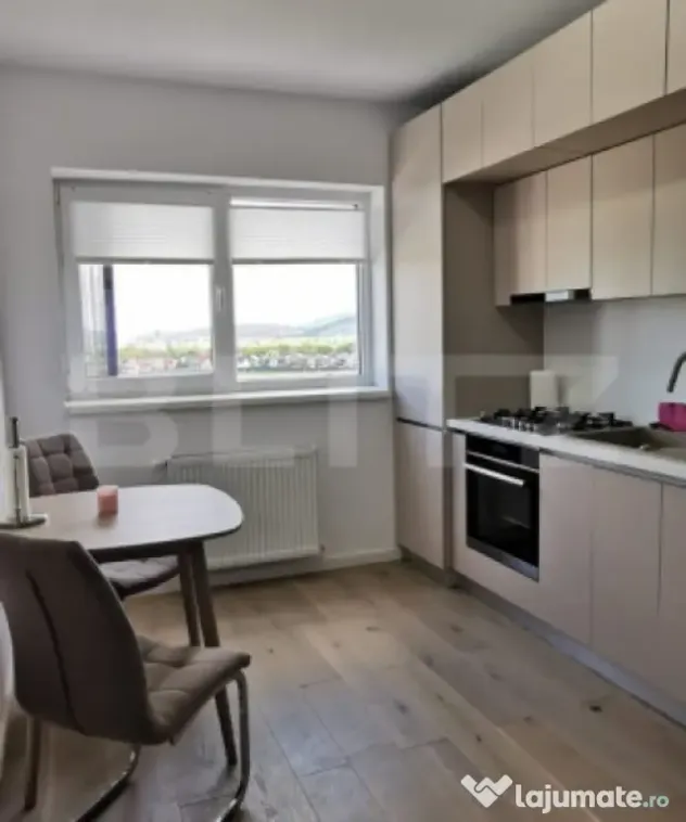 Apartament cu 3 camere, 76 mp, cu parcare si boxa, Tractorul