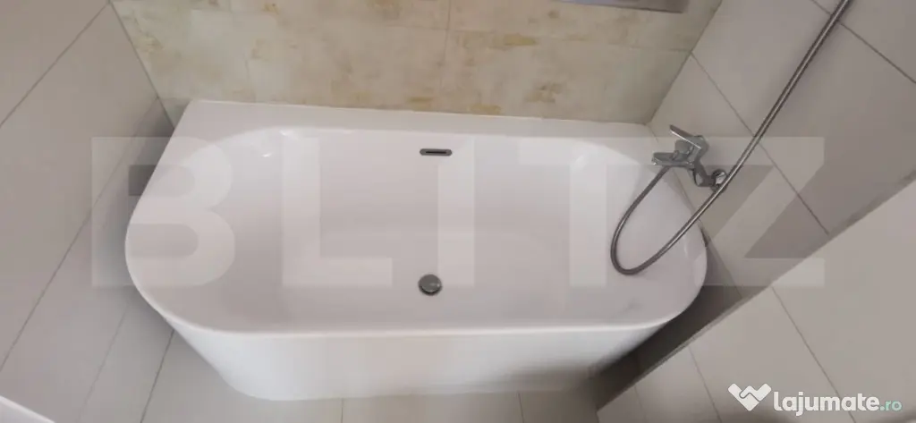 Apartament cu 3 camere, 76 mp, cu parcare si boxa, Tractorul
