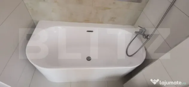 Apartament cu 3 camere, 76 mp, cu parcare si boxa, Tractorul