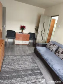 Apartament 3 camere, semidecomandat, 48 mp, balcon – Dealu