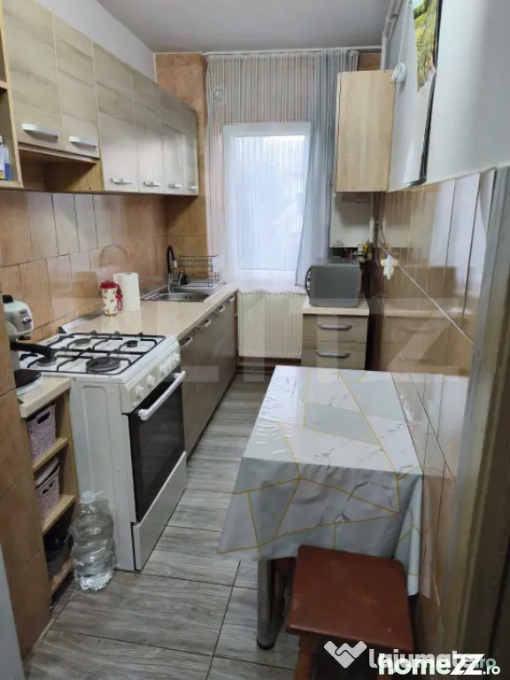 Apartament 3 camere, semidecomandat, 48 mp, balcon – Dealu - Dej (Cluj)
