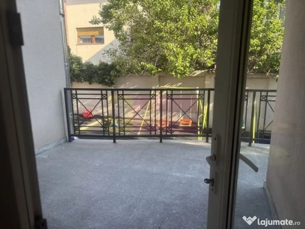 Vila D+P+1+M cu teren 446 mp Drumul Sarii.