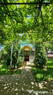 Casa cu 2000 mp teren de vanzare, Roman,Neamt 