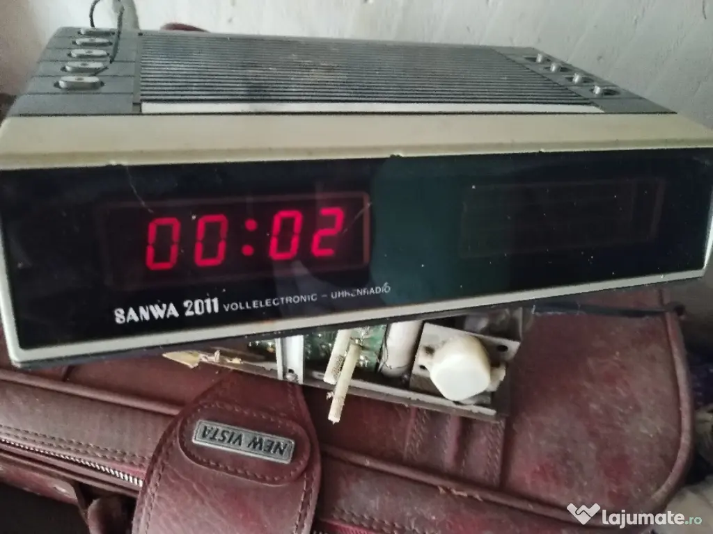 radio cu ceas Sanwa 2011