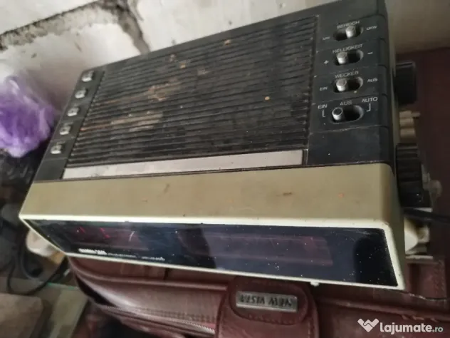 radio cu ceas Sanwa 2011