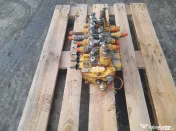 Distribuitor hidraulic Caterpillar 1943T30 buldoexcavator Caterpillar 428