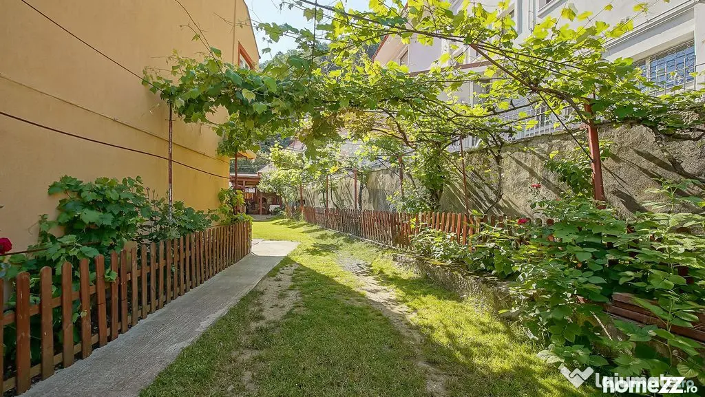 Proprietate rară în centrul Râșnovului, cu spațiu co...