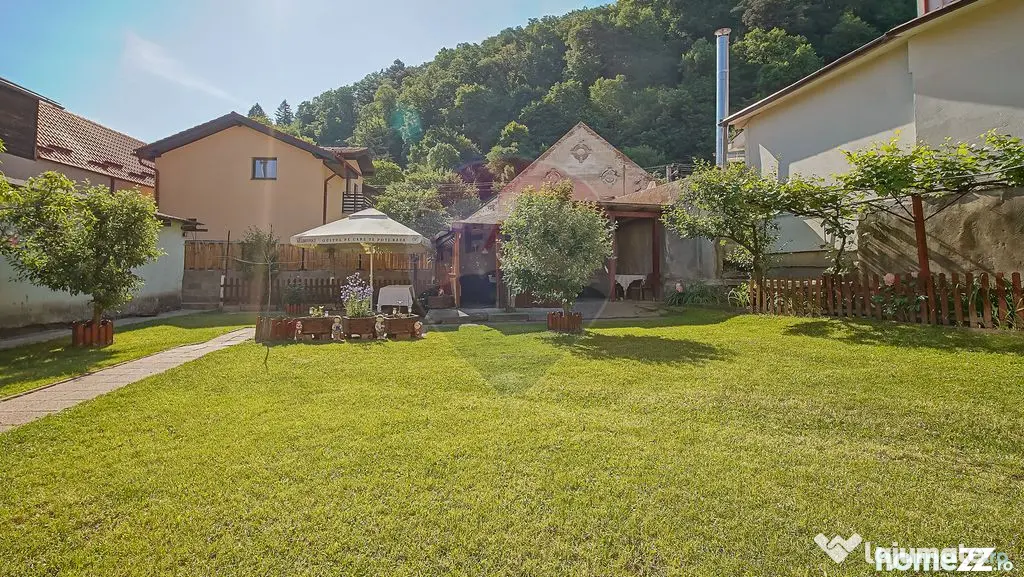 Proprietate rară în centrul Râșnovului, cu spațiu co...