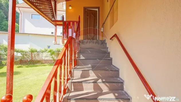 Proprietate rară în centrul Râșnovului, cu spațiu co...