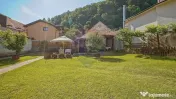 Proprietate rară în centrul Râșnovului, cu spațiu co...