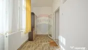 Proprietate rară în centrul Râșnovului, cu spațiu co...