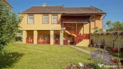 Proprietate rară în centrul Râșnovului, cu spațiu co...