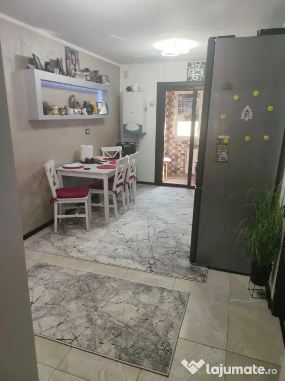 - Apartament 2 camere decomandat, zona Progresu.