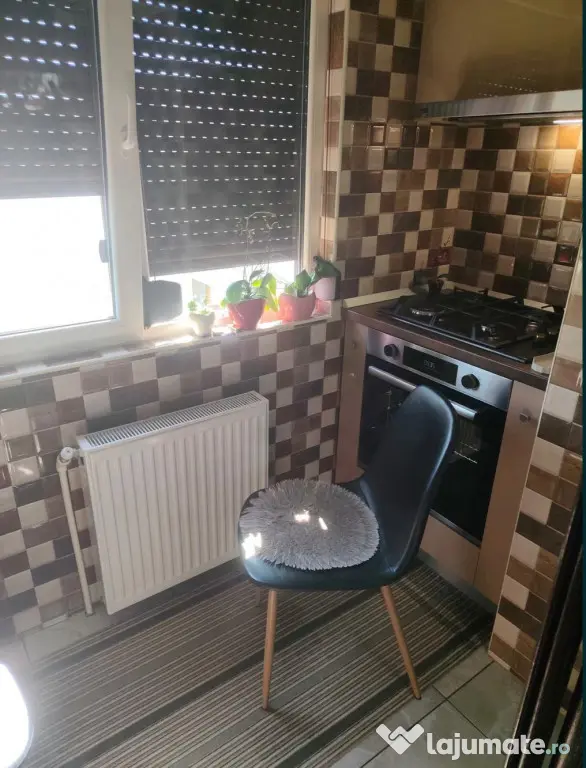 - Apartament 2 camere decomandat, zona Progresu.
