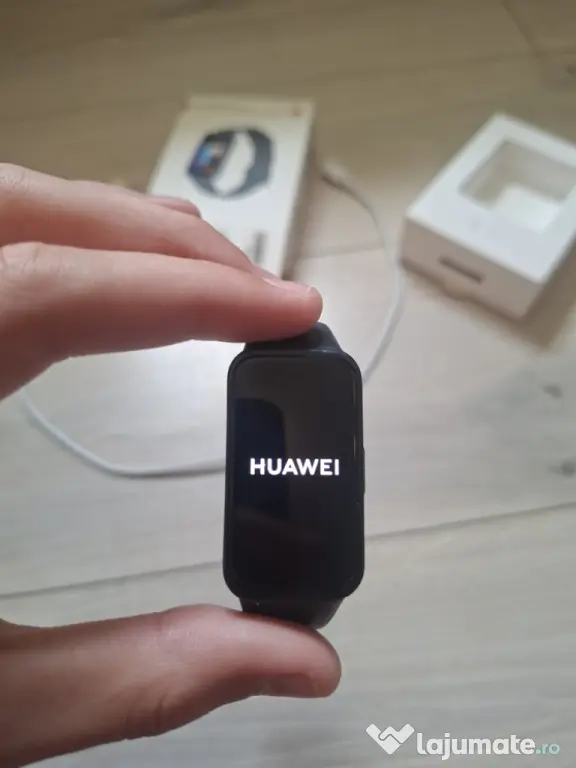 Vând Huawei Band 8