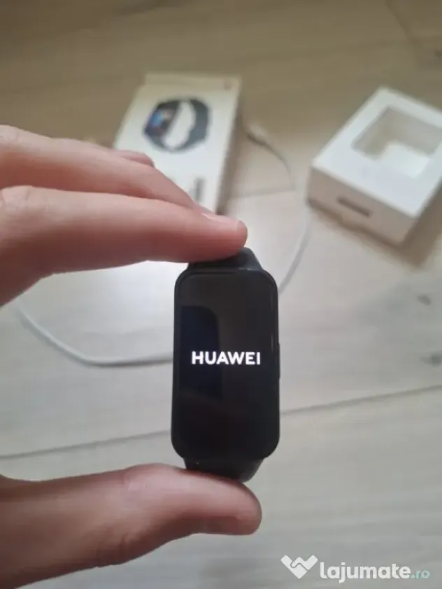 Vând Huawei Band 8