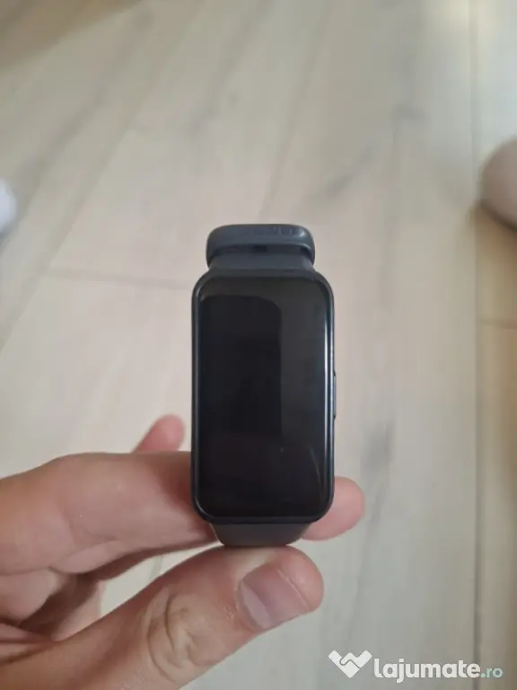 Vând Huawei Band 8