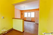 Accesibilitate si farmecul unei case cu garaj, locatie de re