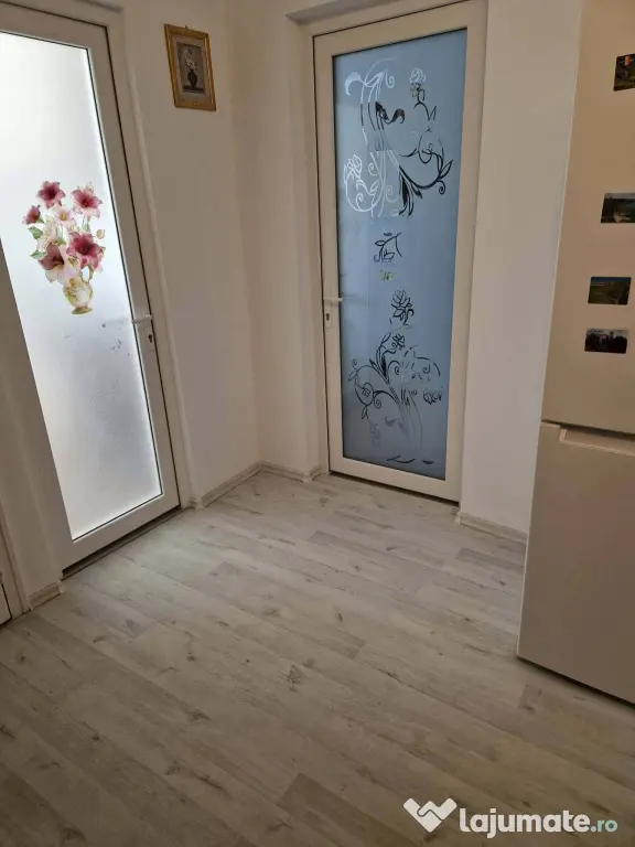 Vând apartament 2 camere! central
