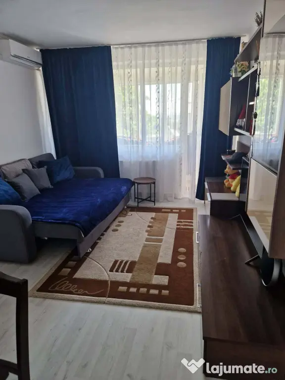 Vând apartament 2 camere! central