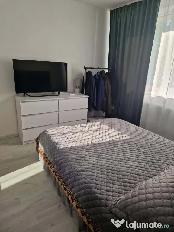 Vând apartament 2 camere! central