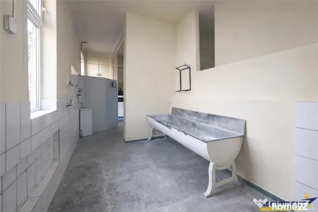 3D!Ansamblu casa productie comercial, 3 corpuri,acces strada