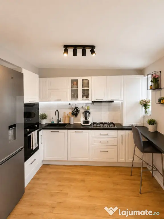 Apartament de vânzare cu 3 camere, 73 mp, parcăre, 2 bai,