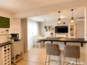 Apartament de vânzare cu 3 camere, 73 mp, parcăre, 2 bai,