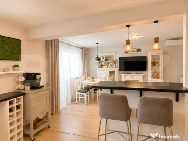 Apartament de vânzare cu 3 camere, 73 mp, parcăre, 2 bai,