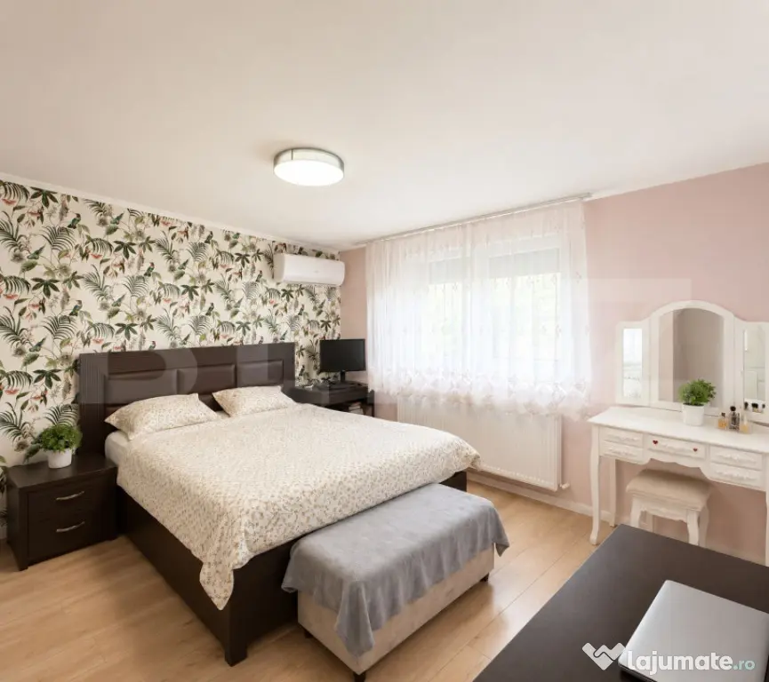 Apartament de vânzare cu 3 camere, 73 mp, parcăre, 2 bai,