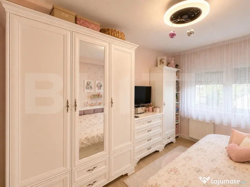 Apartament de vânzare cu 3 camere, 73 mp, parcăre, 2 bai,