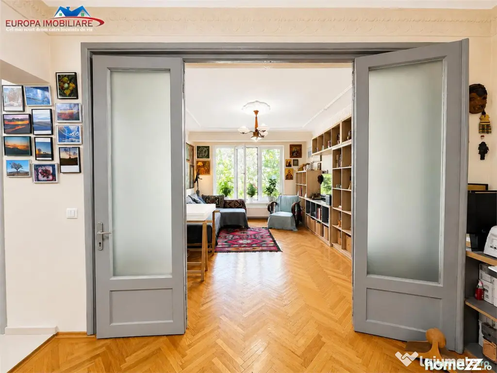 Apartament deosebit #238;n Pia#539;a Civic#259; Tulcea | 90 - Tulcea (Tulcea)