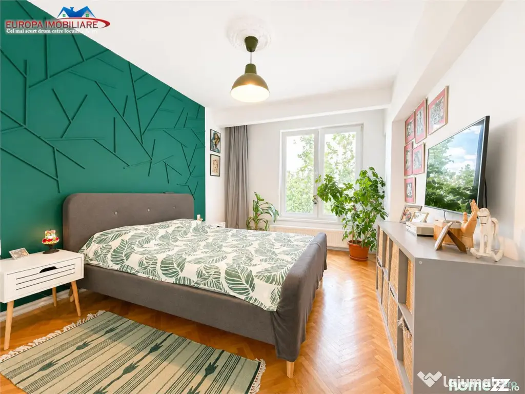 Apartament deosebit #238;n Pia#539;a Civic#259; Tulcea | 90 - Tulcea (Tulcea)