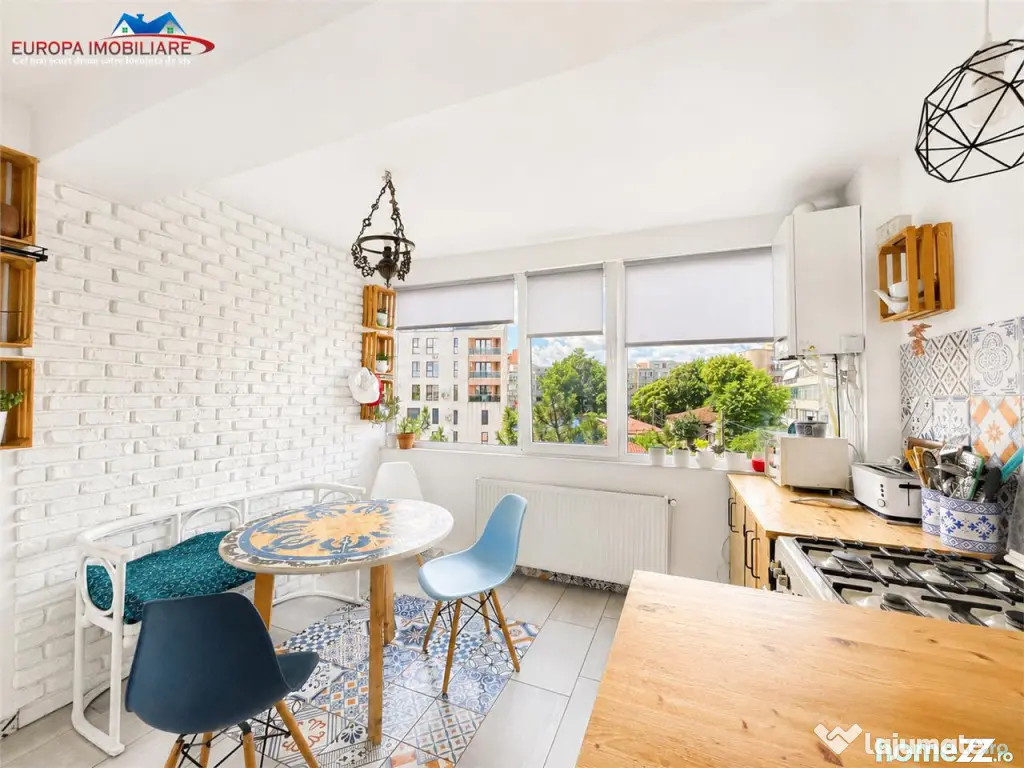 Apartament deosebit #238;n Pia#539;a Civic#259; Tulcea | 90 - Tulcea (Tulcea)