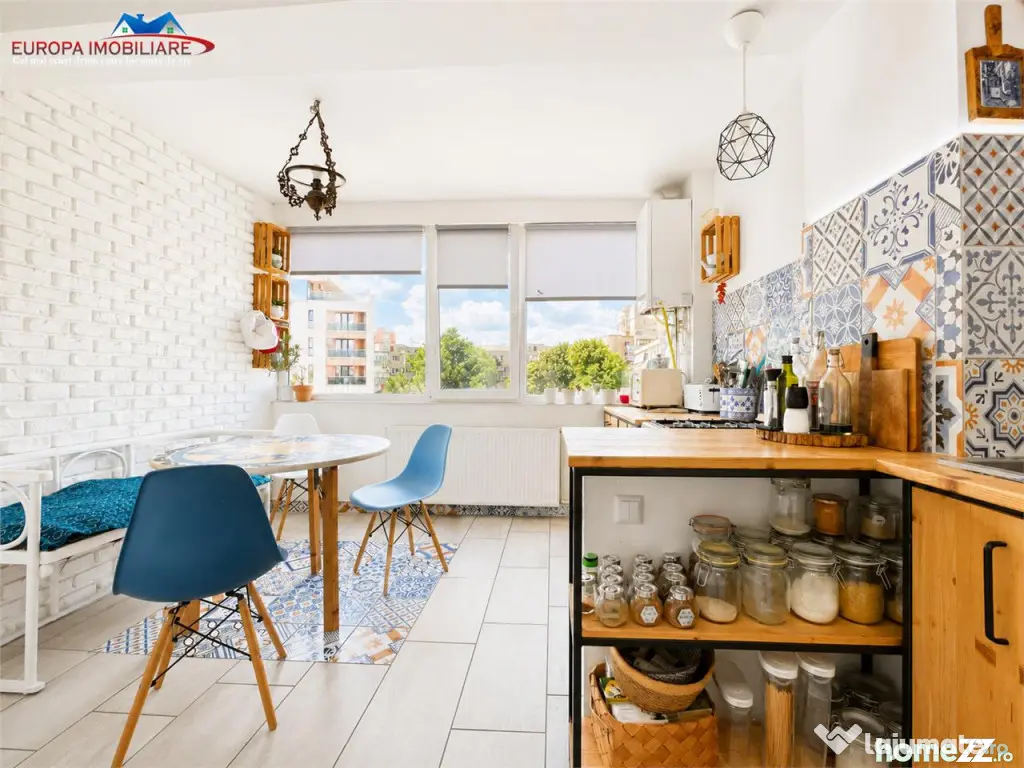 Apartament deosebit #238;n Pia#539;a Civic#259; Tulcea | 90 - Tulcea (Tulcea)