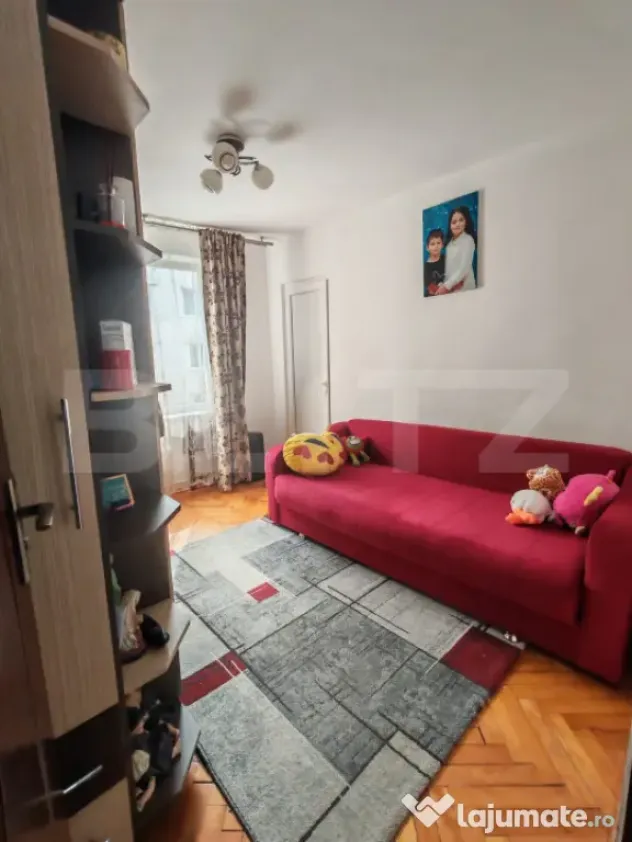 Apartament de vanzare - 4 camere - Zona Împăratul Traian