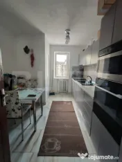 Apartament de vanzare - 4 camere - Zona Împăratul Traian