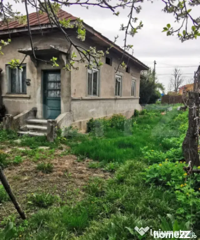 Casă 65 mp, teren de 1.500 mp, zona Titu
