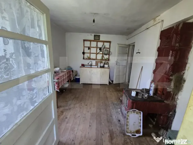 Casă 65 mp, teren de 1.500 mp, zona Titu