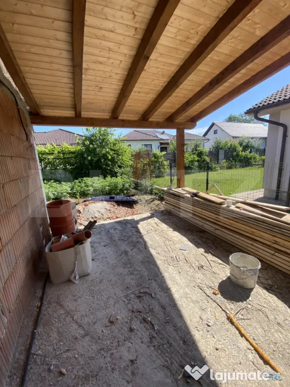 Casa individuala, 4 dormitoare, curte generoasa, garaj, zona