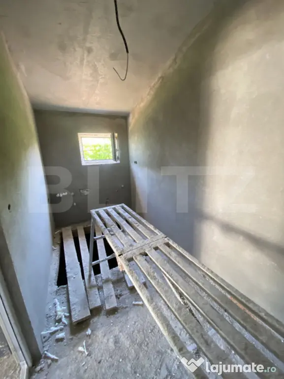 Casa individuala, 4 dormitoare, curte generoasa, garaj, zona
