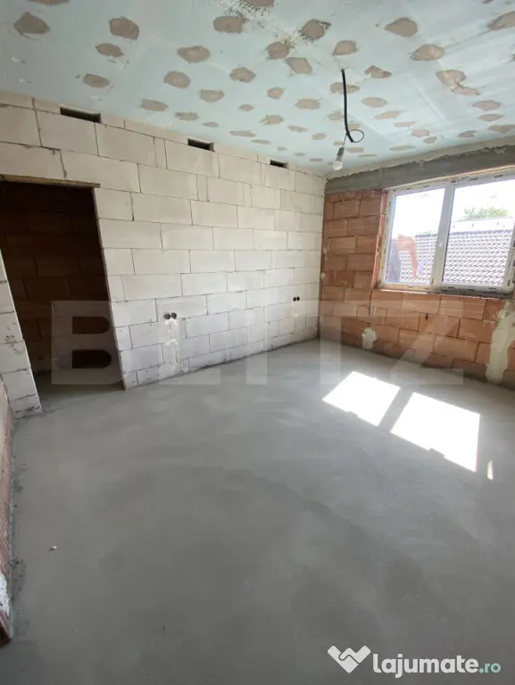 Casa individuala, 4 dormitoare, curte generoasa, garaj, zona